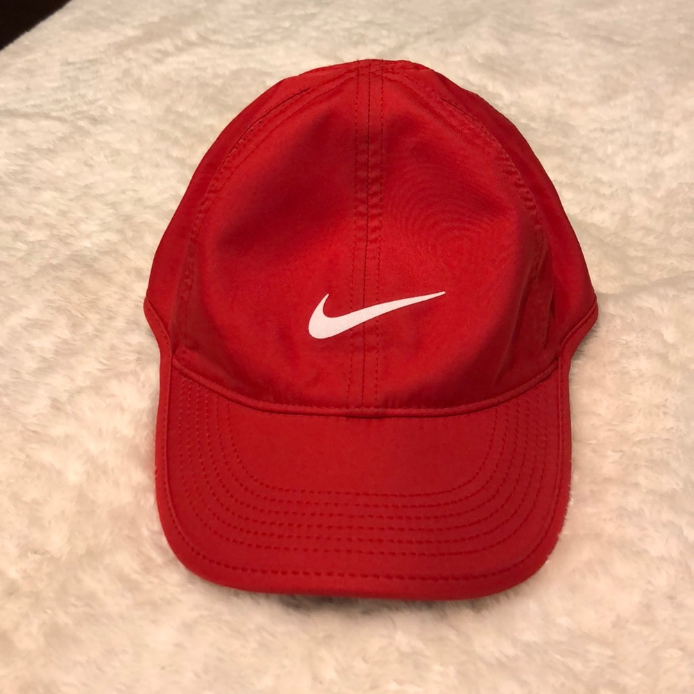 Red nike dri-fit hat